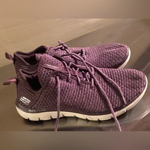 Women’s Sketchers tennis shoes